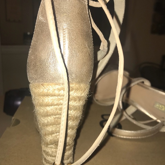 Sz 7.5 UGG gold wedge sandles - Picture 4 of 8